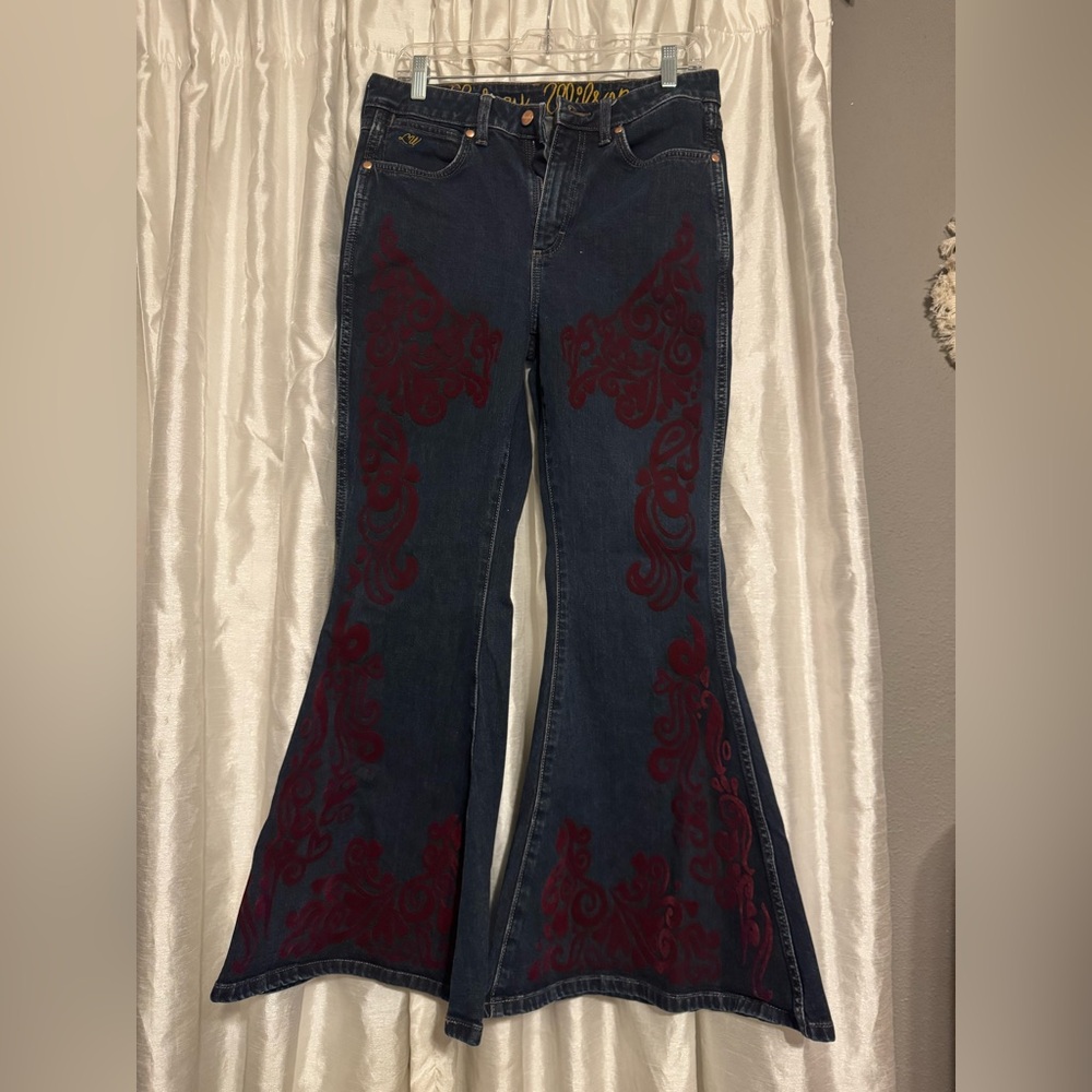 Lainey Wilson Wrangler Blue and Red Flare Wide Leg Jeans